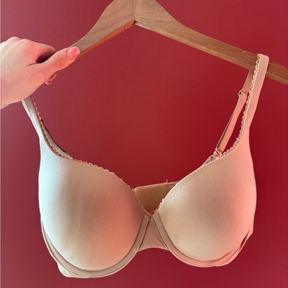 Victoria's Secret BODY BY VICTORIA Cream Bra